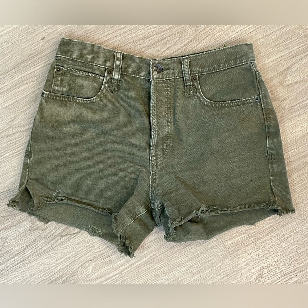 FREE PEOPLE “We the Free” Army Green Denim Shorts. 26